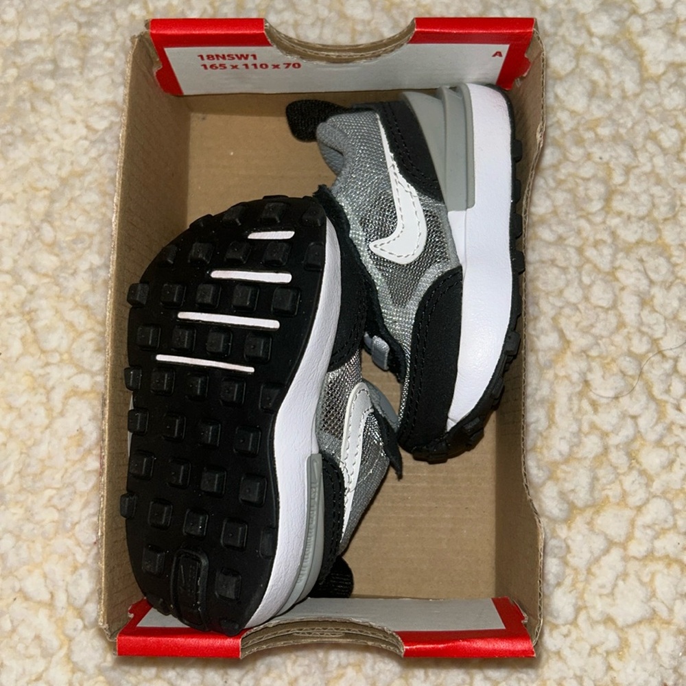 NEW IN BOX Nike Waffle One size 2c